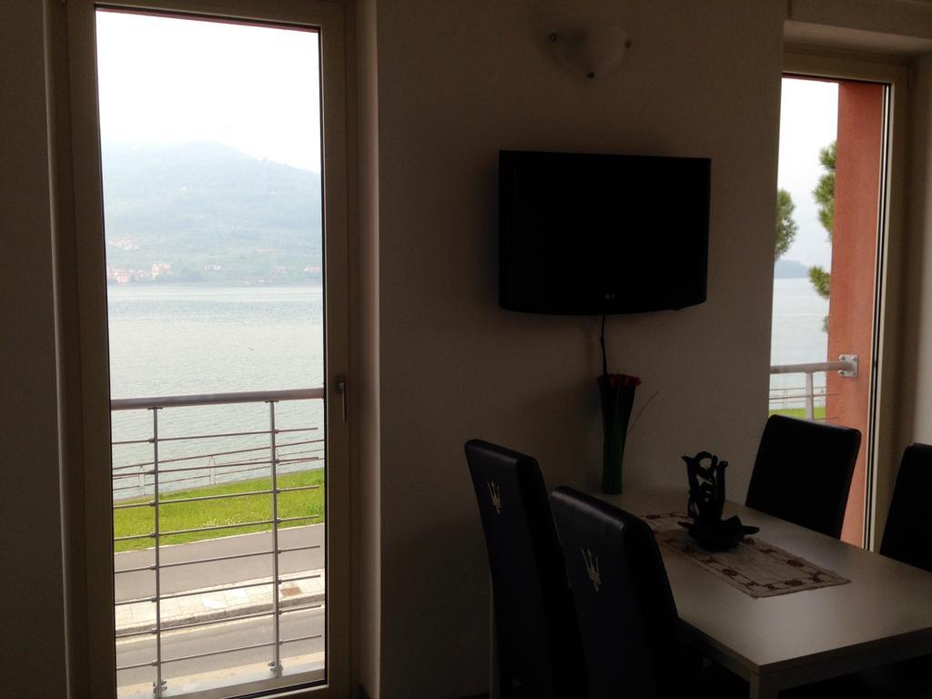 A Lago Marone Room photo